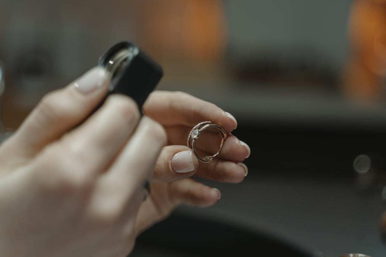 Bijoux cassés ou démodés : que faire au lieu de les oublier ?